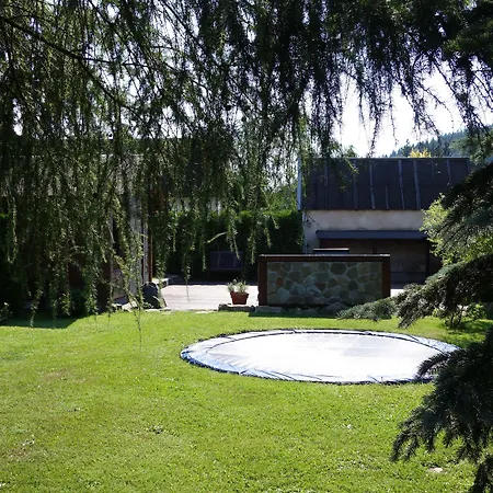 Pod Pustevnami Chalet *